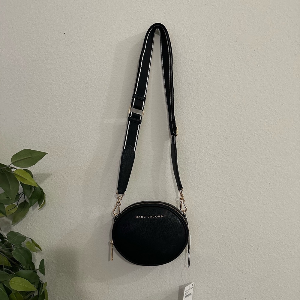 Marc Jacobs Black Pebbled Leather Crossbody Bag versatile 2 compartment